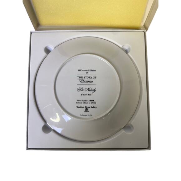 Southern Living Gallery 1987 Story of Christmas Plate 'The Nativity' - Picture 4 of 5